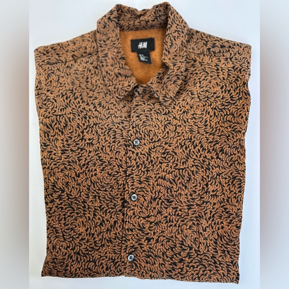 H&M Feather Print-Short Sleeve Button Down, Small - Picture 2 of 4